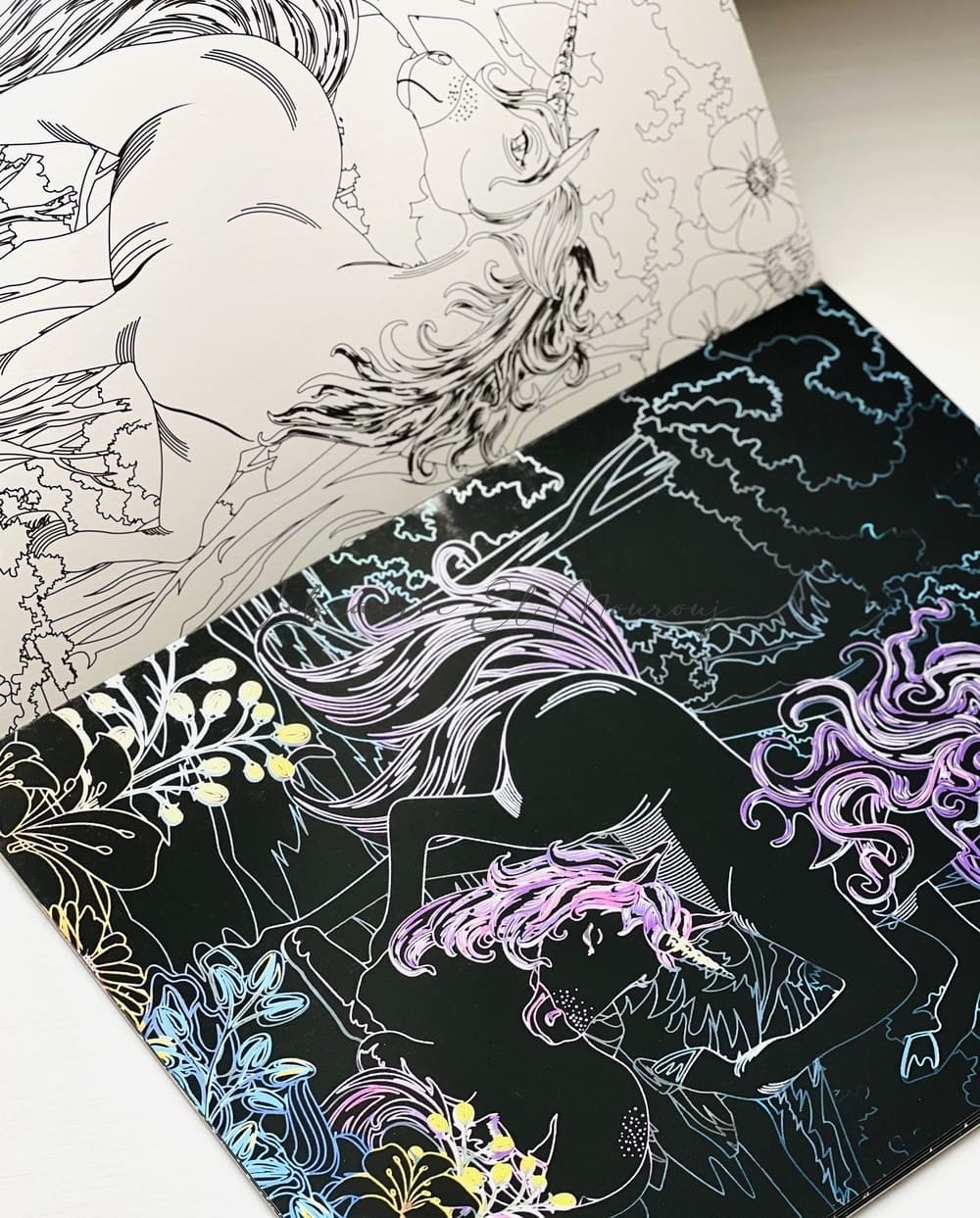 Des planches à gratter et colorier "licornes"