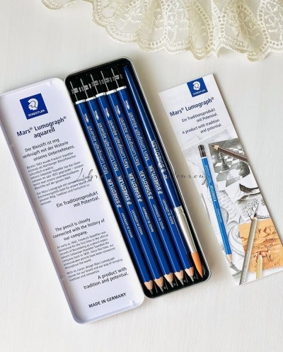 Set de 5 Crayons Graphite Aquarellables Staedtler Mars Lumograph Aquarell + Pinceau inclus