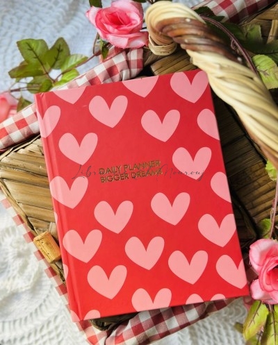"Daily Planner" – Motifs Cœurs Rose & Rouge Chic  by Printme