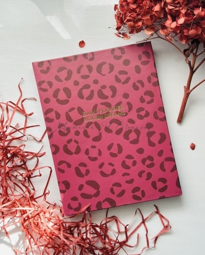 Daily Planner "Bigger Dreams" – Motif Léopard Vieux Rose & Bordeaux by Printme