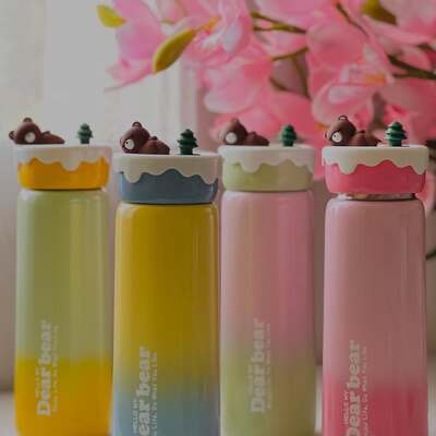 Staying hydrated but make it cute 🌲
• Perfect for tea, coffee, or just to brighten the day. 🐻.
. 
.
.
.
#DearBear #CuteThermos #kawaiiaesthetic